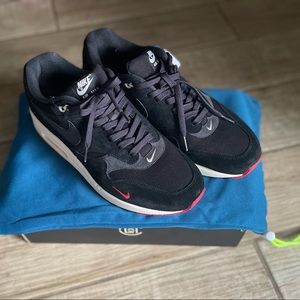 Air Max 1 Bred Mini Swoosh